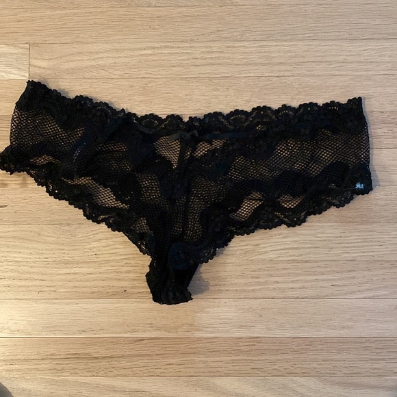 Victoria’s Secret Very Sexy Booty Undies - Picture 5 of 8